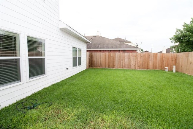 Building Photo - 5015 BridgeValley Ct
