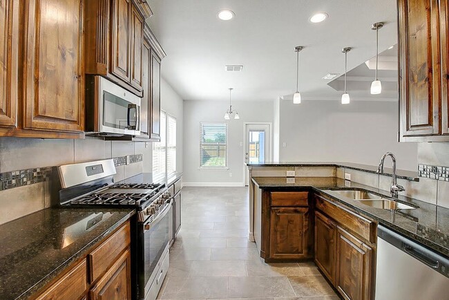 Building Photo - 7522 Sable Creek Dr
