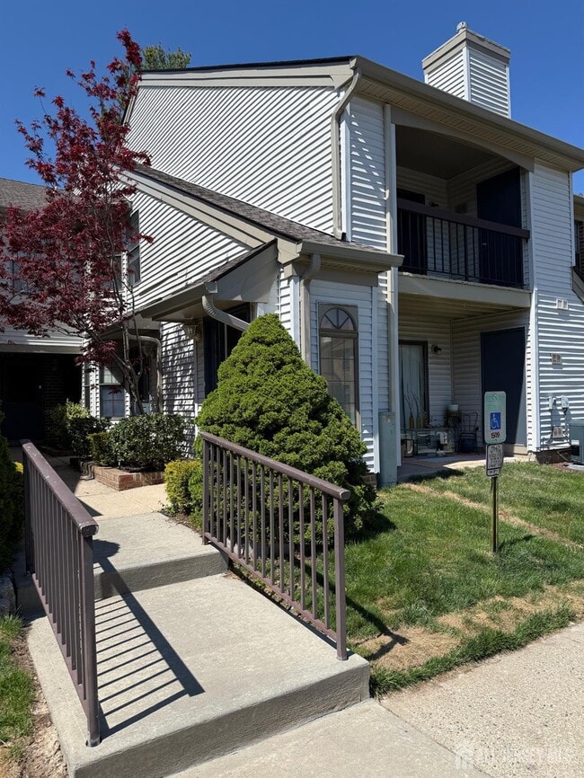 Building Photo - 1511 Pebble Pl