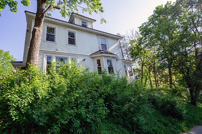 Building Photo - 614 Ackerman Ave