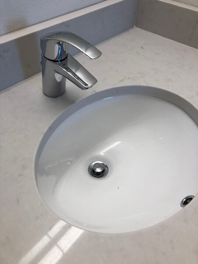 Building Photo - 4.5 Bathrooms ! 4 large bedrooms! Close to CWU