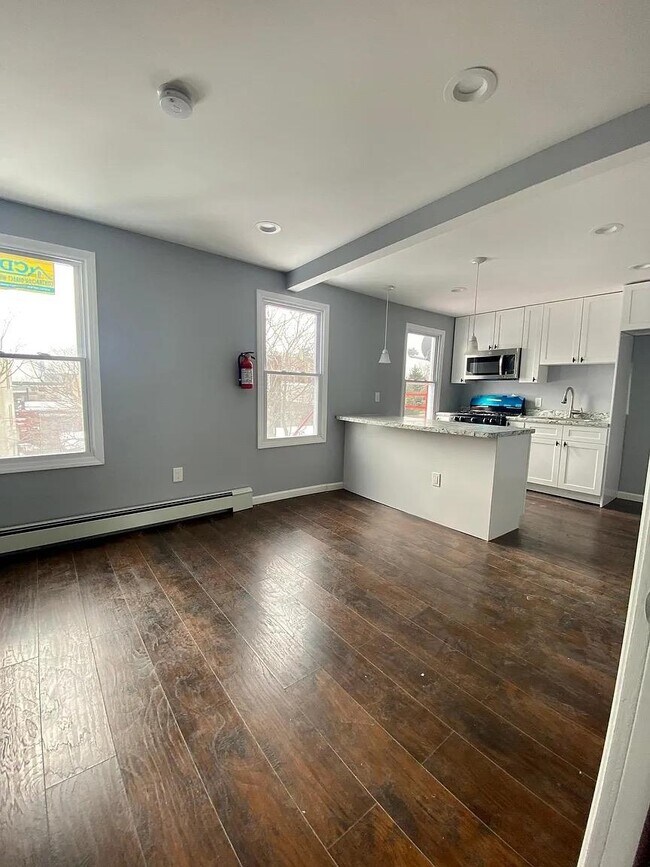 Building Photo - 705 8th St