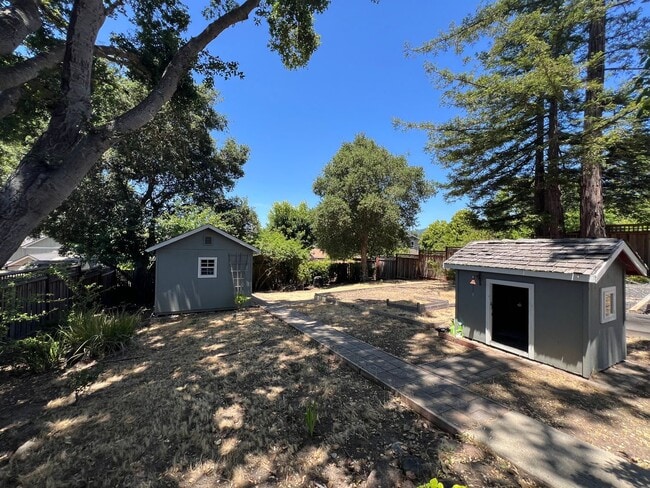 Building Photo - Beautiful 3 Bedroom Home in Scotts Valley — Spacious Yard & Ideal Location!