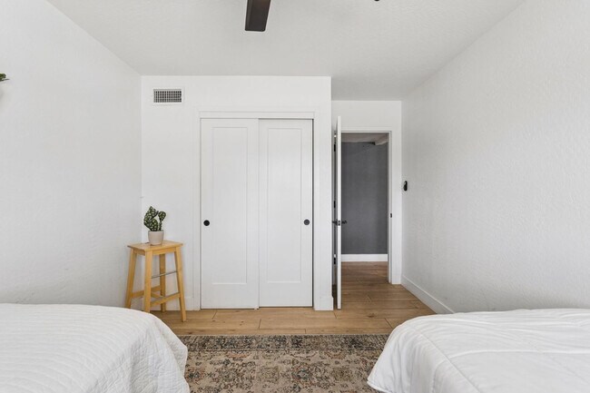 Building Photo - 7616 E 3rd St