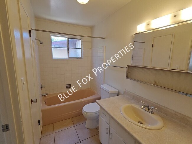 Building Photo - 1224 N Camilla Blvd