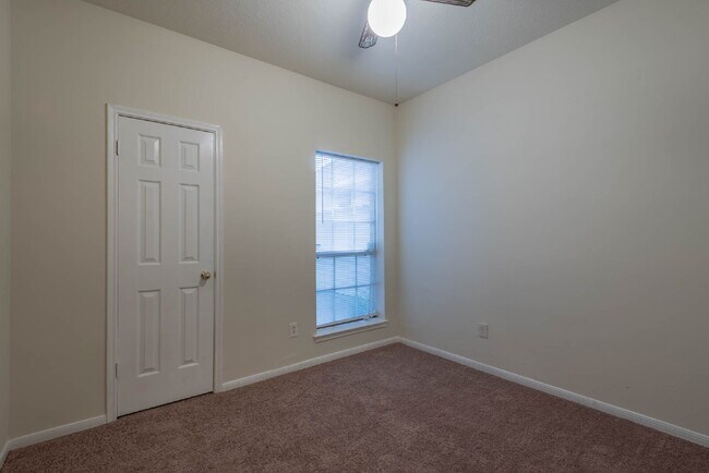 Building Photo - 17030 Macleish Dr