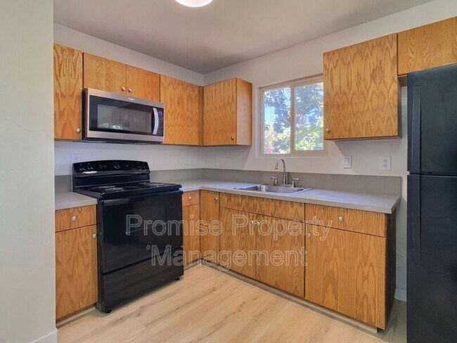 Building Photo - 540 65th St