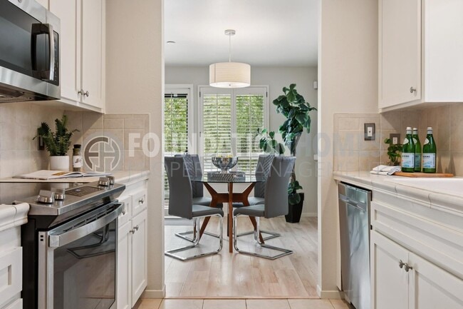 Building Photo - Tranquil Corte Madera Townhouse! DECK! 2 C...