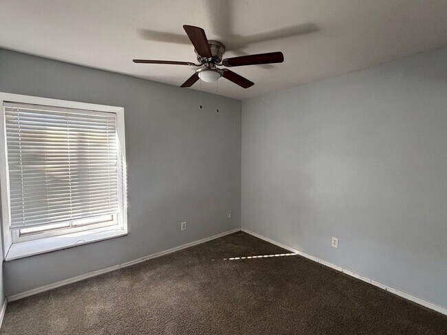 Building Photo - Charming 2 bedroom townhome in Phoenix!
