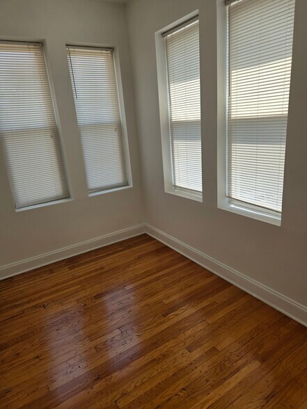 Sun porch - 2043 E 72nd Pl