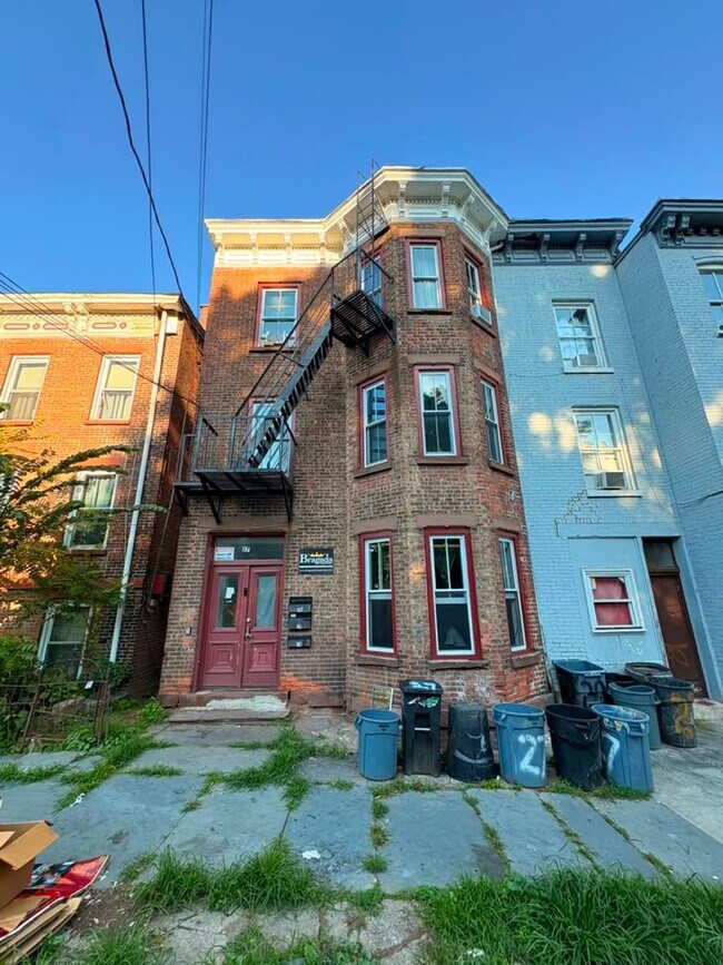Building Photo - 27 Clark St