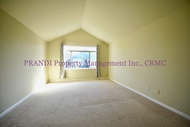 Building Photo - Spinnaker Point Townhome with 2 Car Garage!