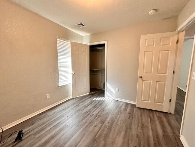 Building Photo - 3 Bedroom brick home in Del City