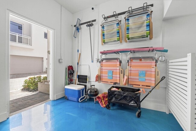 Building Photo - 1367 N Ocean Blvd