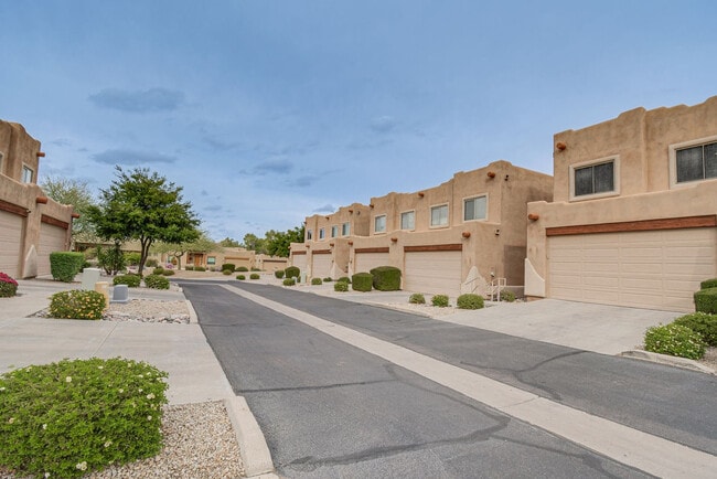 Building Photo - 13847 N Hamilton Dr