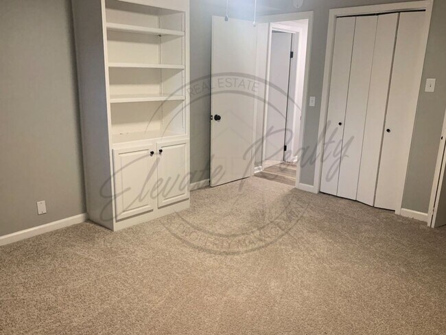 Building Photo - Spacious 3BR/1BA Lower-Level Apartment wit...