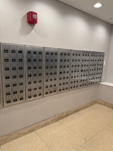 Mail - 1255 N Sandburg Ter