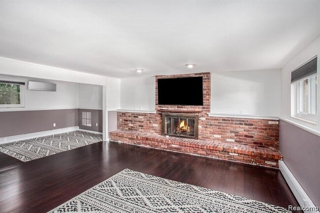 Building Photo - 1035 Wyman Dr