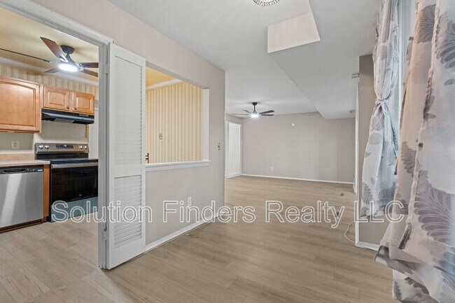Building Photo - 211 Crocker Dr