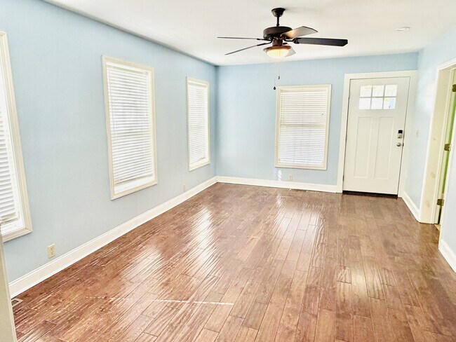 Building Photo - 715 Holland Ave