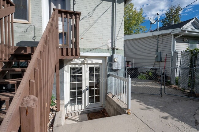 Building Photo - 322 E 6th Ave