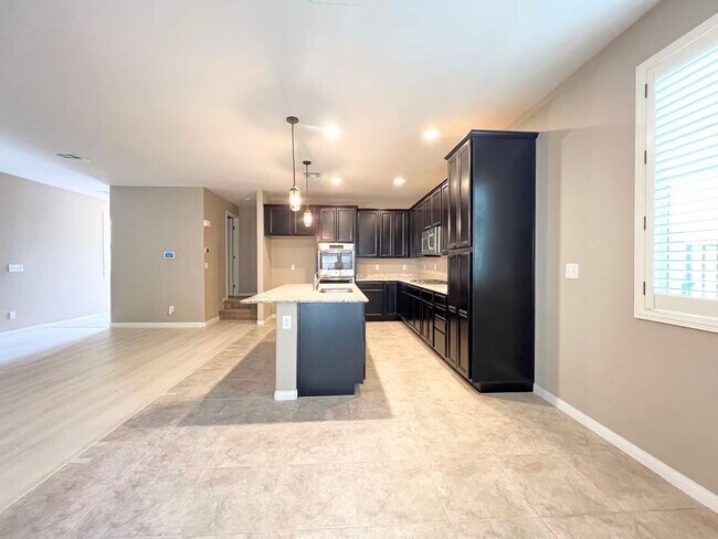 Building Photo - 10530 Siesta Key St