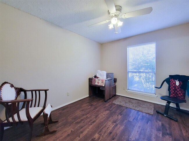 Building Photo - 412 Land Grant Dr
