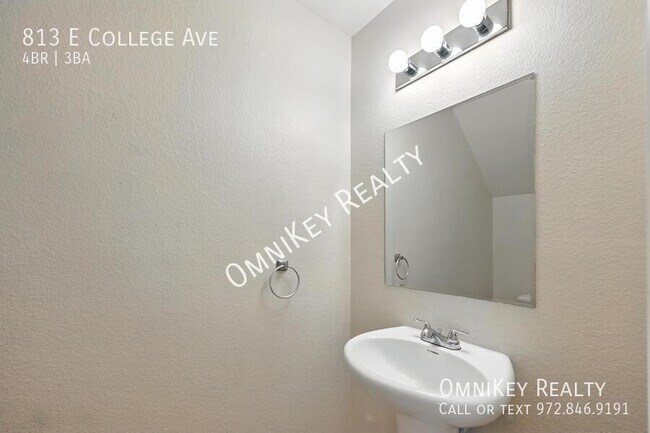 Building Photo - 813 E College Ave