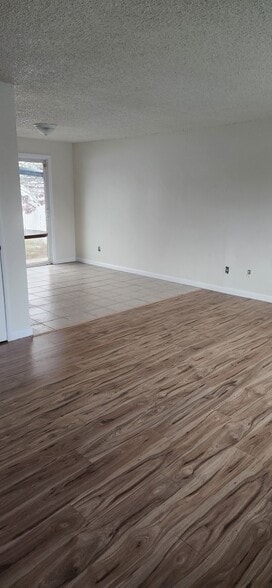 Building Photo - 800 Narregan St