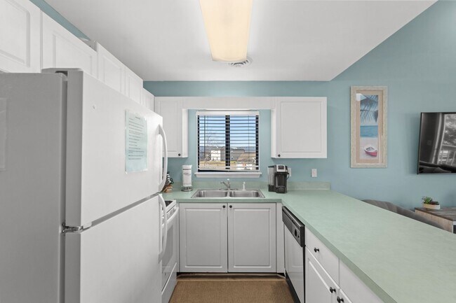 Building Photo - *** Golf Colony Surfside (Clean and Updated Fully Furnished, Medium Term Rental)***