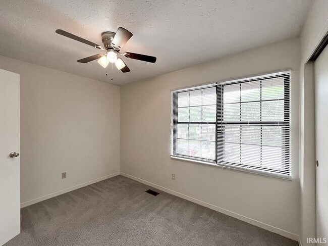 Building Photo - 513 E Graham Pl