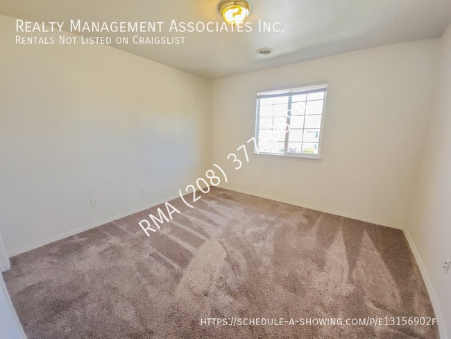 Building Photo - 835 N White Barn Rd