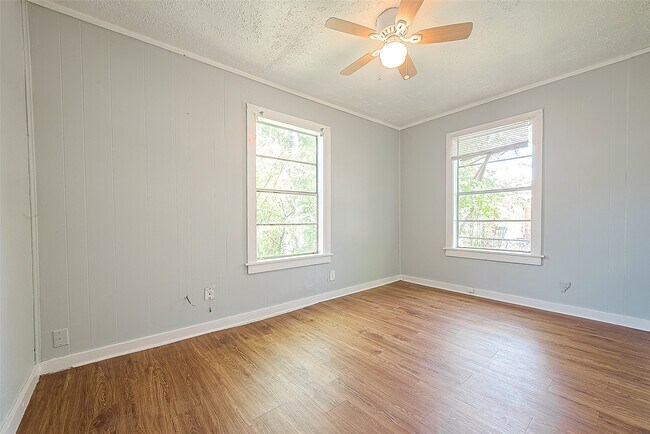 Building Photo - 4810 Carmen St