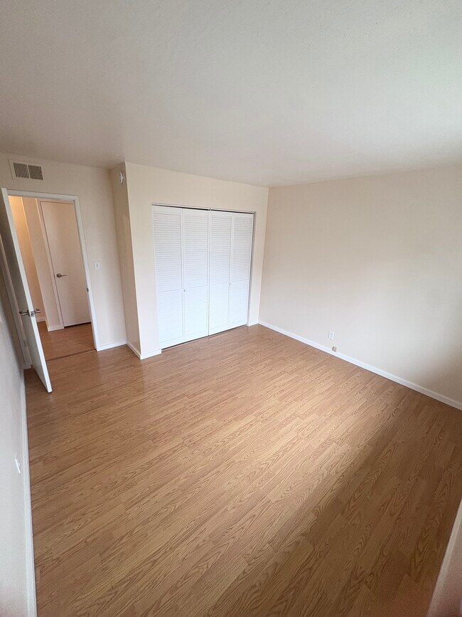 Building Photo - 6529 Greenback Ln