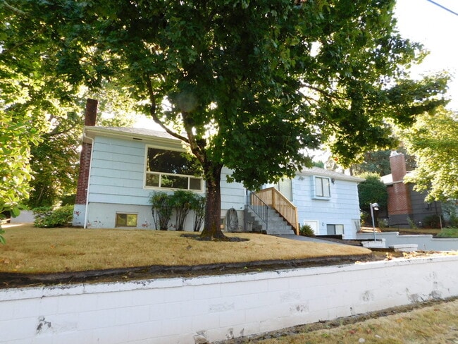 Building Photo - 4Bd/1.5Ba Two Story Home - Available soon!