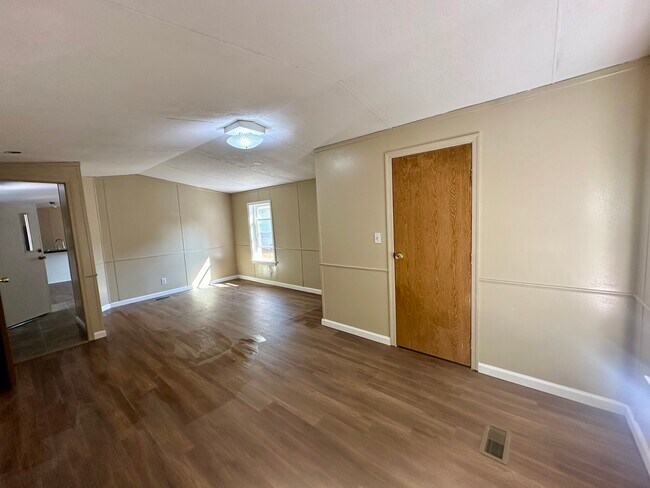 Building Photo - 315 Grubb Dr