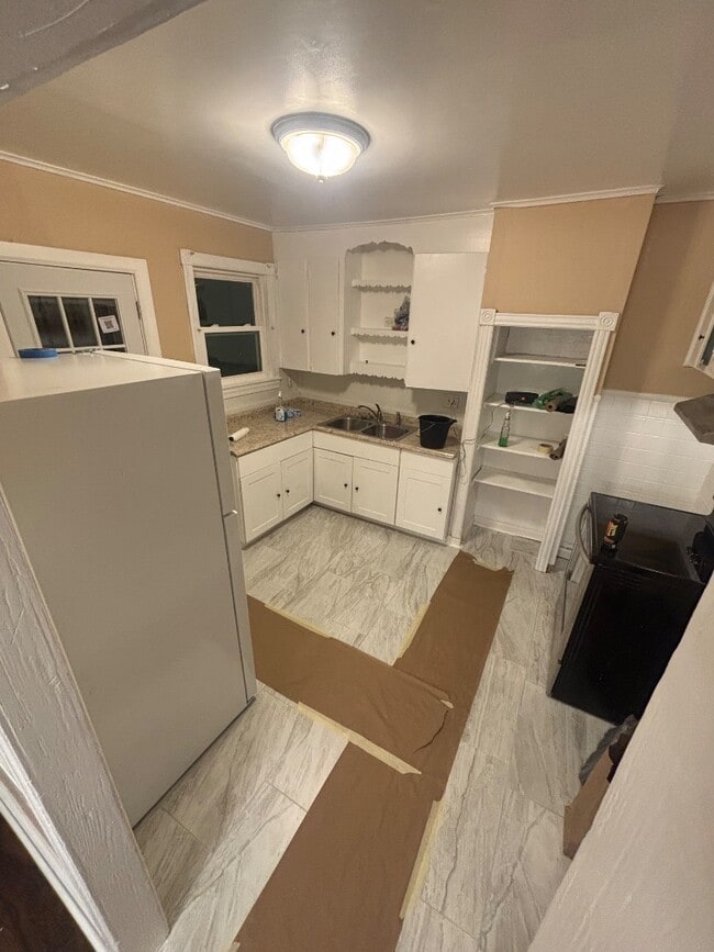 Building Photo - 342 E Broadway