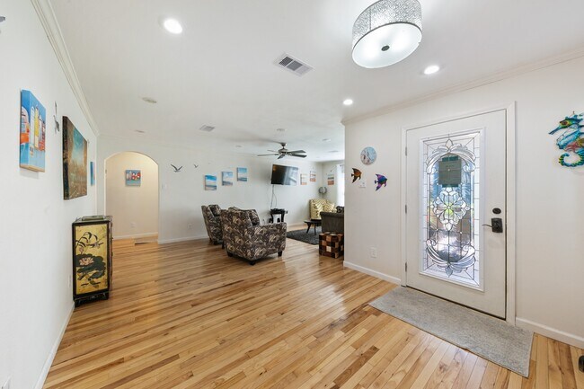 Building Photo - 4708 Woodrow Ave
