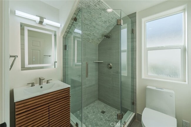 Building Photo - 714 1/2 Chestnut Avenue Unit