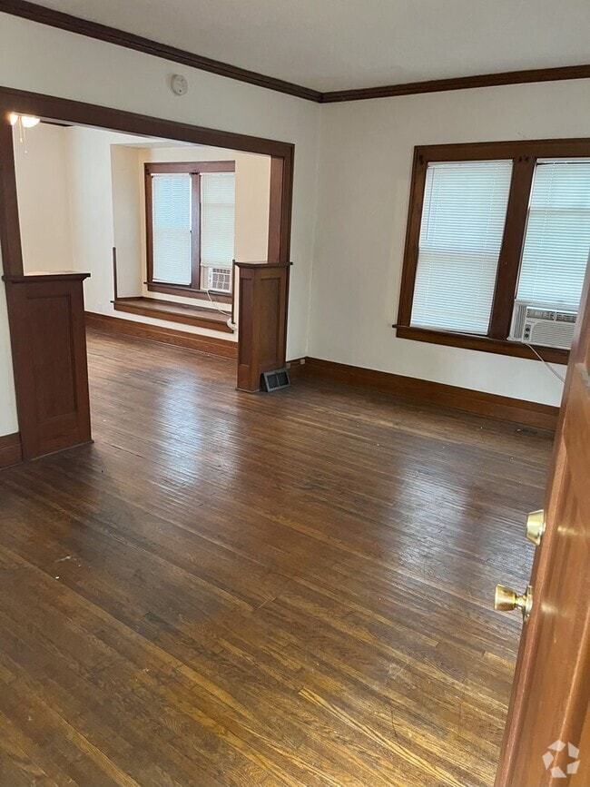 Building Photo - 1 Bed 1 Bath Duplex