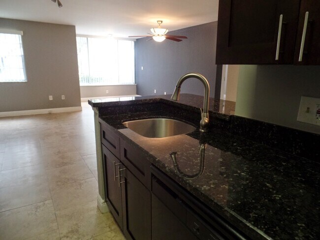 Building Photo - 2811 N Oakland Forest Dr