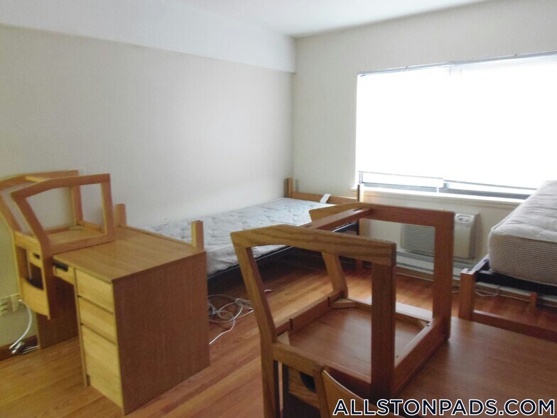 Building Photo - 1110 Commonwealth Ave