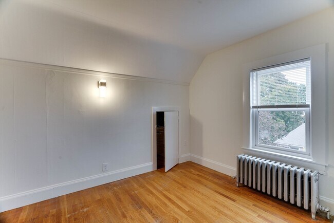 Building Photo - 11 Linden St