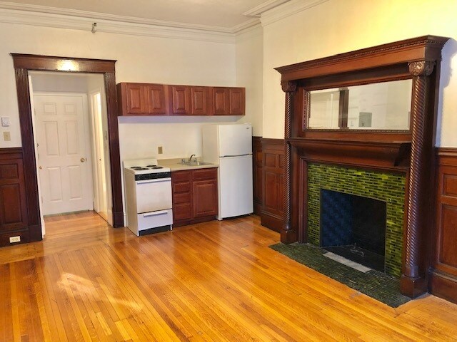 Building Photo - 1079 Beacon St