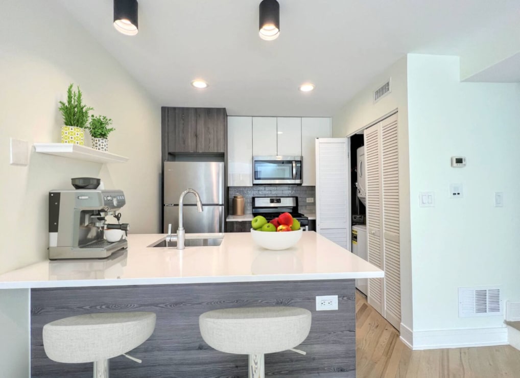 Building Photo - 941 W Grace St