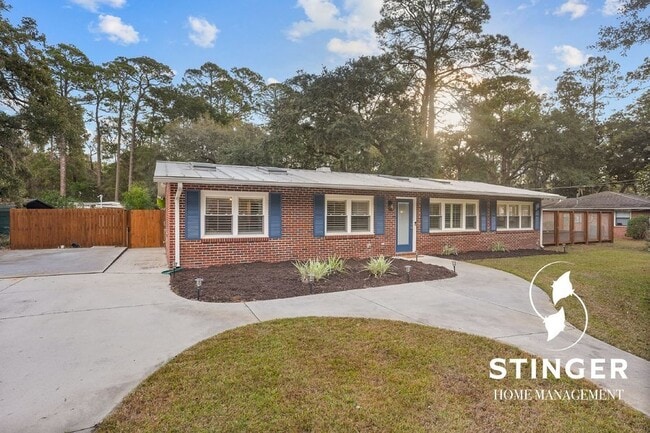 Building Photo - 150 Brickyard Point Rd S