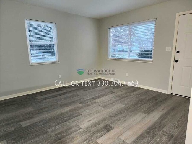 Building Photo - 2559 Edwin Ave