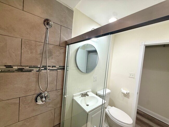 Building Photo - 11137 S Emerald Ave