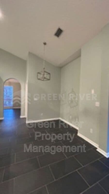 Building Photo - 1559 Lakeway Dr