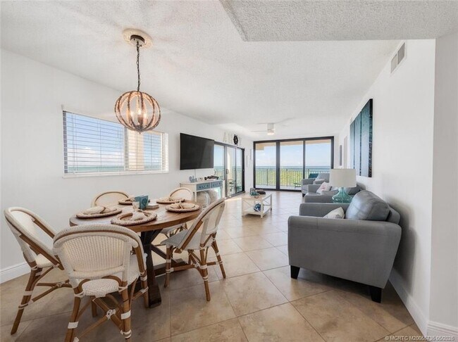 Building Photo - 10102 S Ocean Dr
